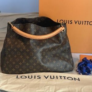 Louis Vuitton artsy bag PRICED TO SALE